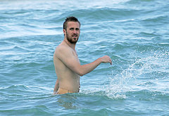 Ryan Gosling shirtless