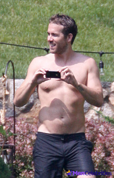 Ryan Reynolds paparazzi shirtless shots.