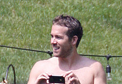 Attention everyone! Ryan Reynolds Has A Nude Fight Scene 