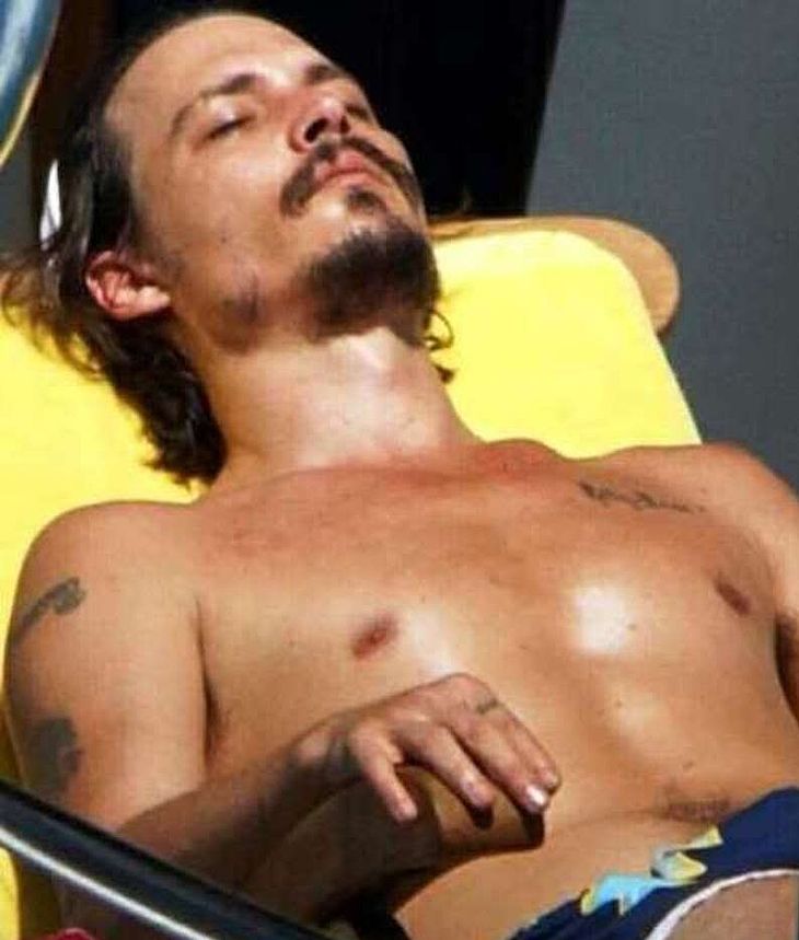 Johnny Depp naked paparazzi