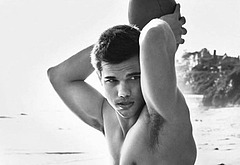 Taylor Lautner bulge