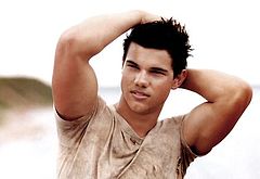 Taylor Lautner leaked nude photos