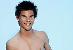 Taylor Lautner nude photos