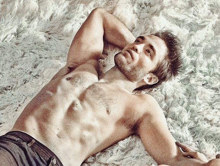 Robert Pattinson nude and sexy