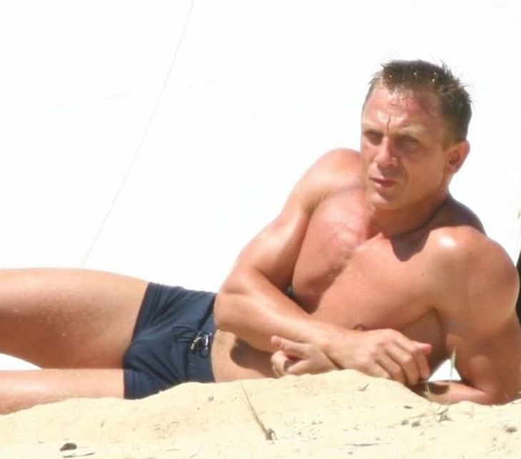 Daniel Craig nude beach photos