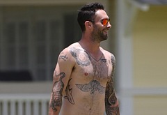 Adam Levine gay nudes
