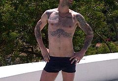 Adam Levine leaked nude photos