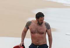 Ben Affleck bulge beach pics