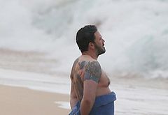 Ben Affleck nude beach pics