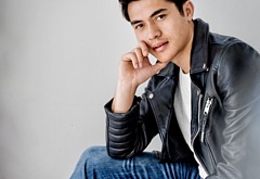 Henry Golding exposed