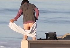 Keanu Reeves nude ass