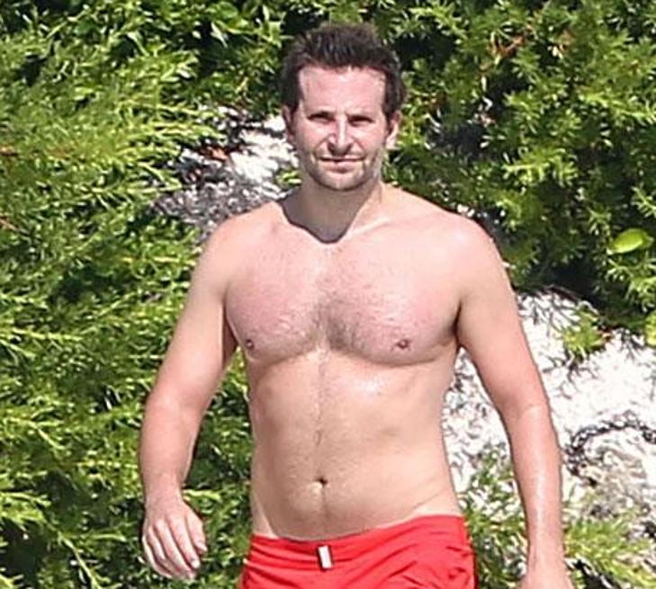 Bradley Cooper nude beach pics