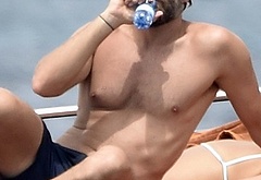 Bradley Cooper shirtless beach pics