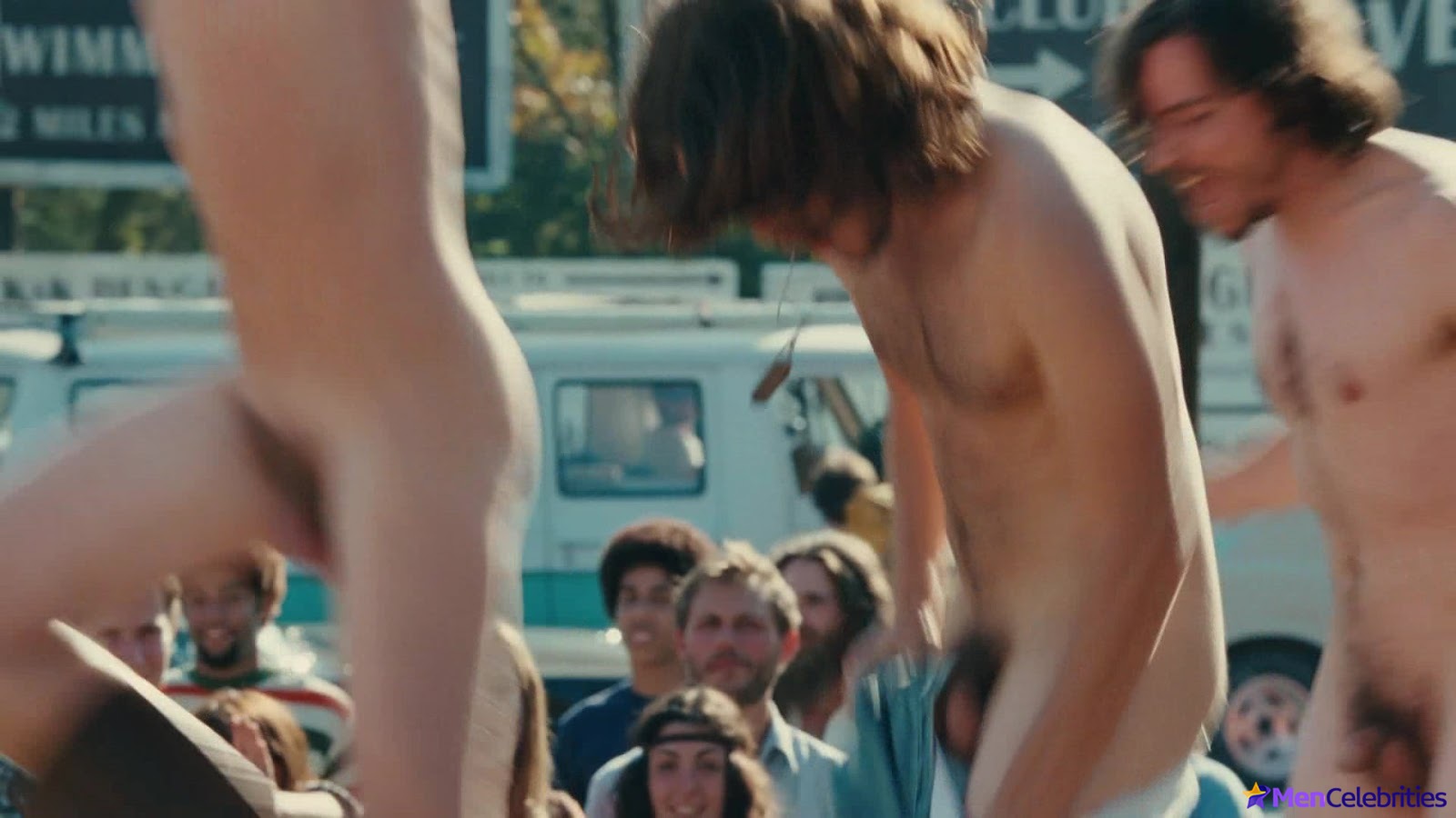Emile Hirsch frontal nude movie scenes.