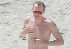 Paul Bettany nudes