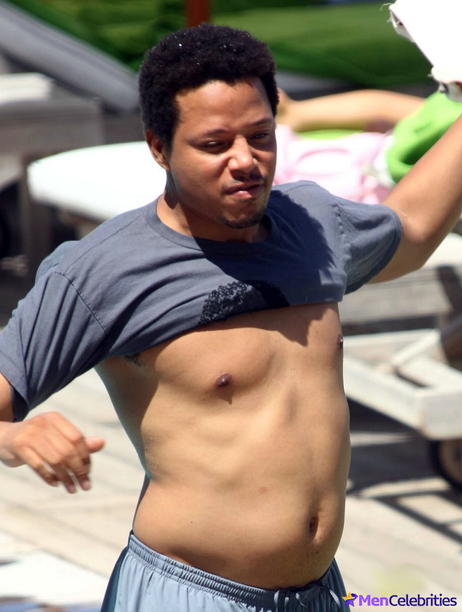 Terrence Howard paparazzi shirtless shots.