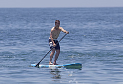 Tom Cruise beach photos