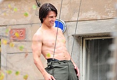 Tom Cruise paparazzi bulge