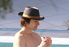 Tom Cruise sexy shirtless