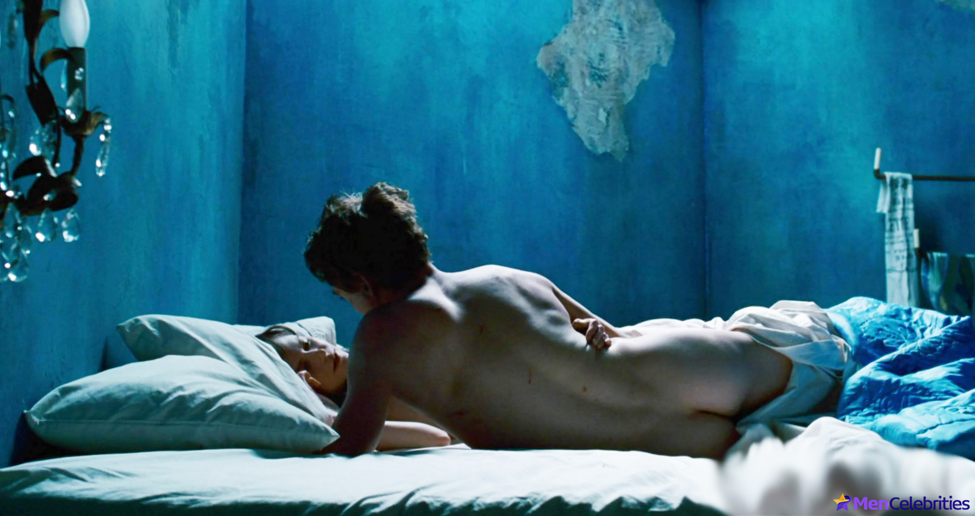 Robert Downey Jr. nude and hot gay movie scenes.