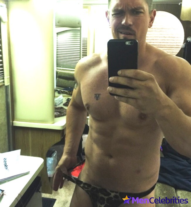 Steve Howey nude selfie photos.