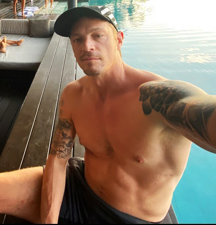 Joel Kinnaman nude selfies