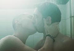 Aron Piper gay kiss