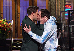 Pete Davidson gay kiss