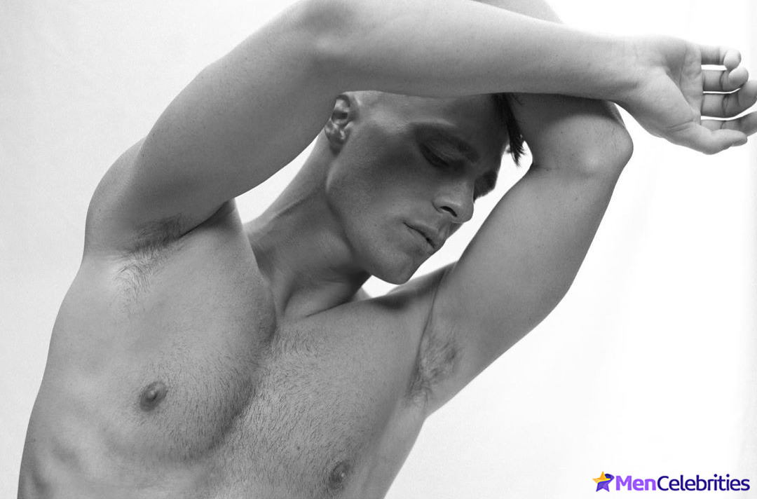 Colton Haynes shirtless & sexy underwear photos.