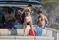 Jaime Lorente shirtless