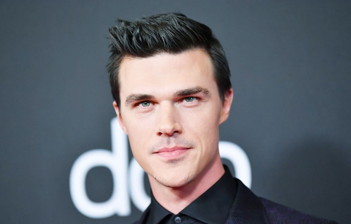 Finn Wittrock Nude Gay Sex Scenes and Sexy Shirtless Photos photo