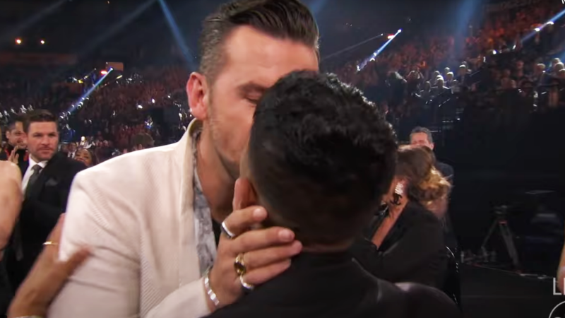 Sweet kiss of TJ Osborne and his boyfriend at the 2021 CMA Awards