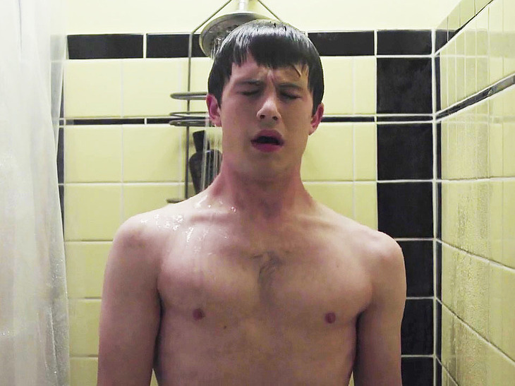 Dylan Minnette frontal nude