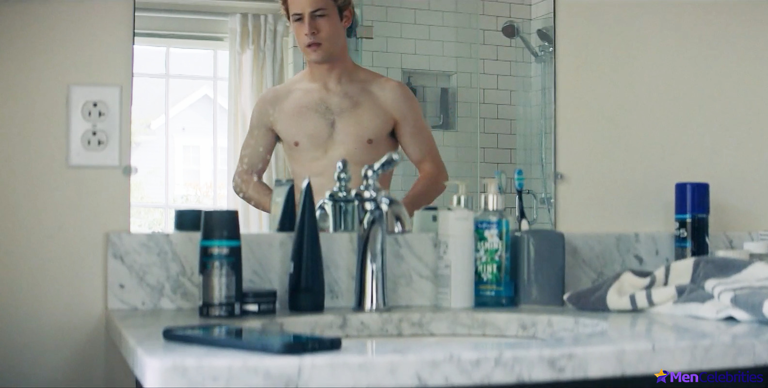 Dylan Minnette pays great attention to her hygiene. 