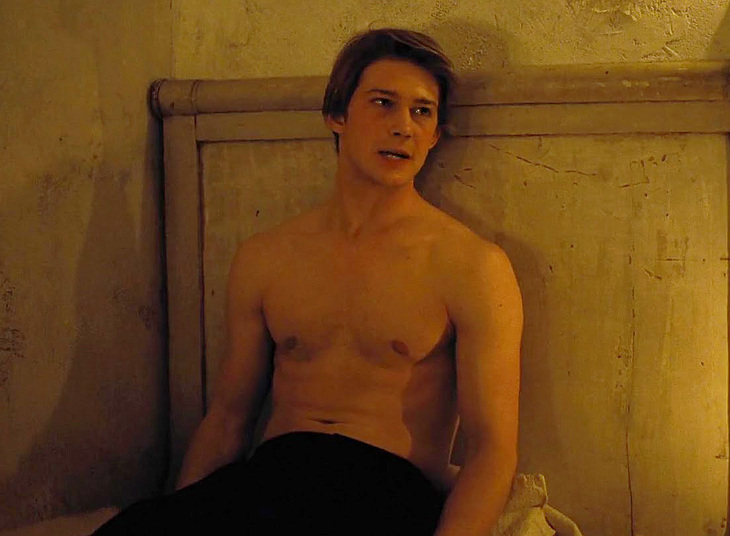 Joe Alwyn nude movie scenes