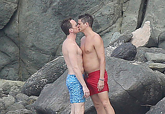 Neil Patrick Harris gay kiss