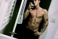 Cody Simpson nude selfie