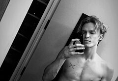 Cody Simpson nudity pics