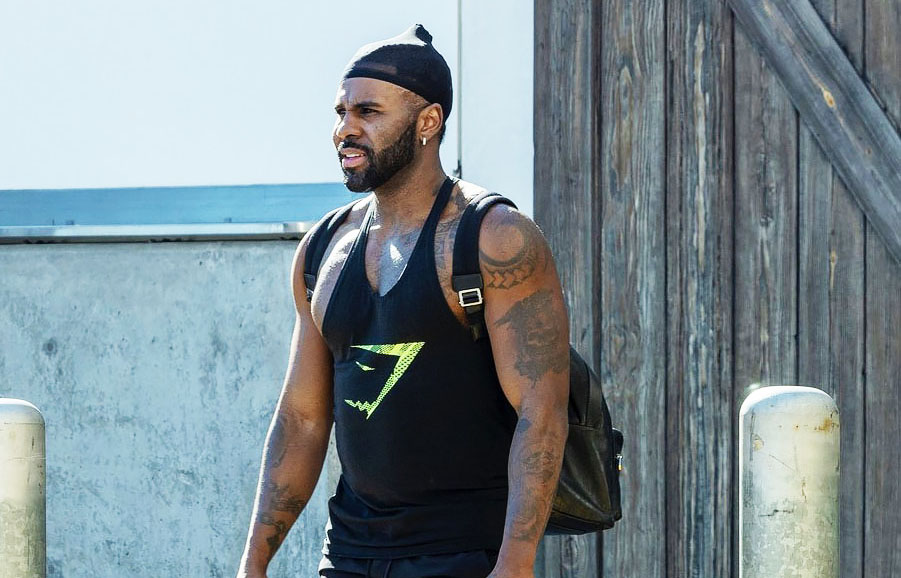 Jason Derulo flaunts his muscles while leaving the gym