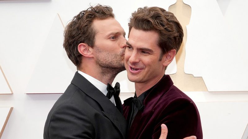 Gentle kisses of Jamie Dornan and Andrew Garfield at the Oscars