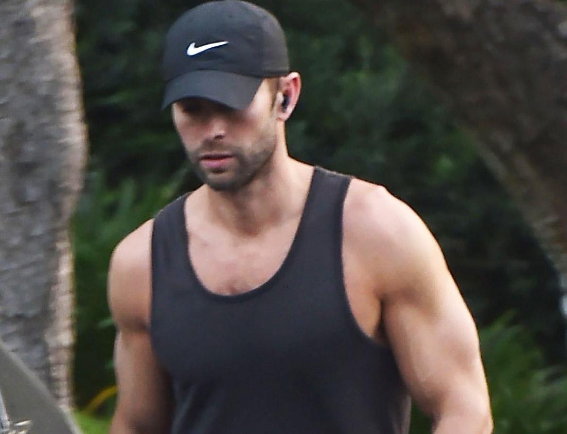 Chace Crawford shows off her sexy body while walking the dog