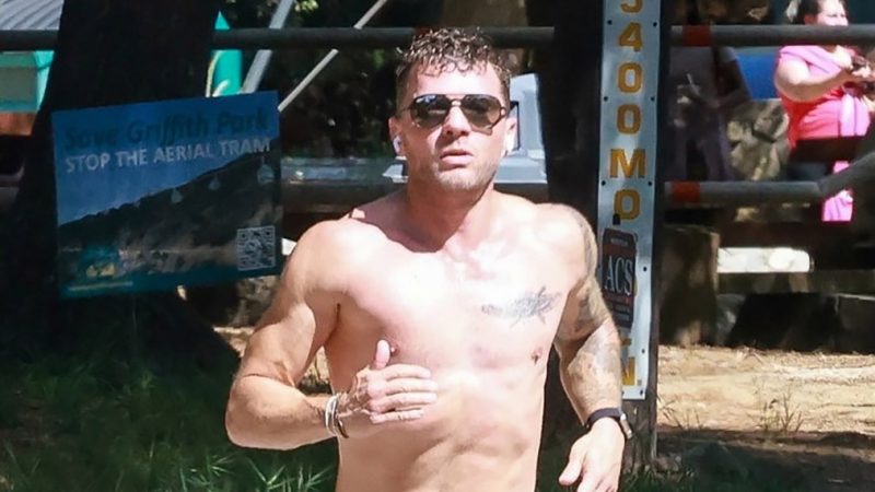 Ryan Phillippe showed off his naked toned body while jogging