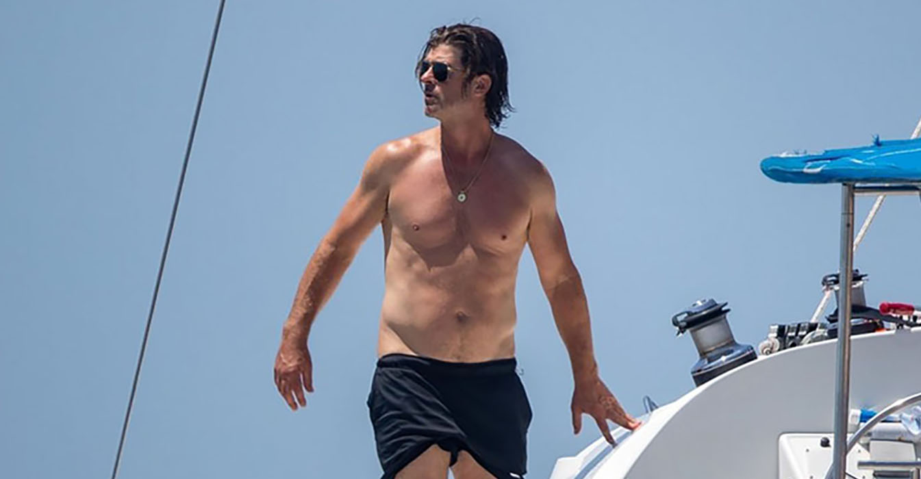Robin Thicke shows off his beefy naked torso on a yacht