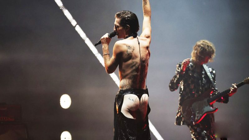 Maneskin Main Vocalist Naked Ass at VMAs Performance!