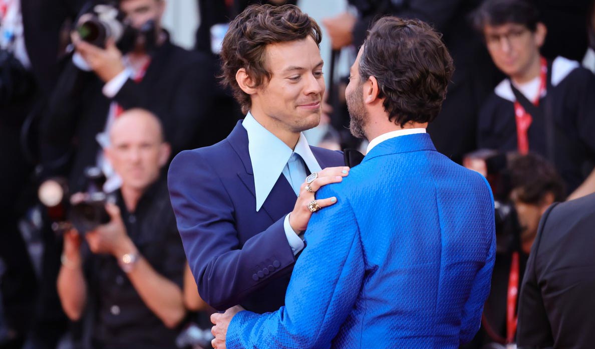 Harry Styles and Nick Kroll public kiss in Venice