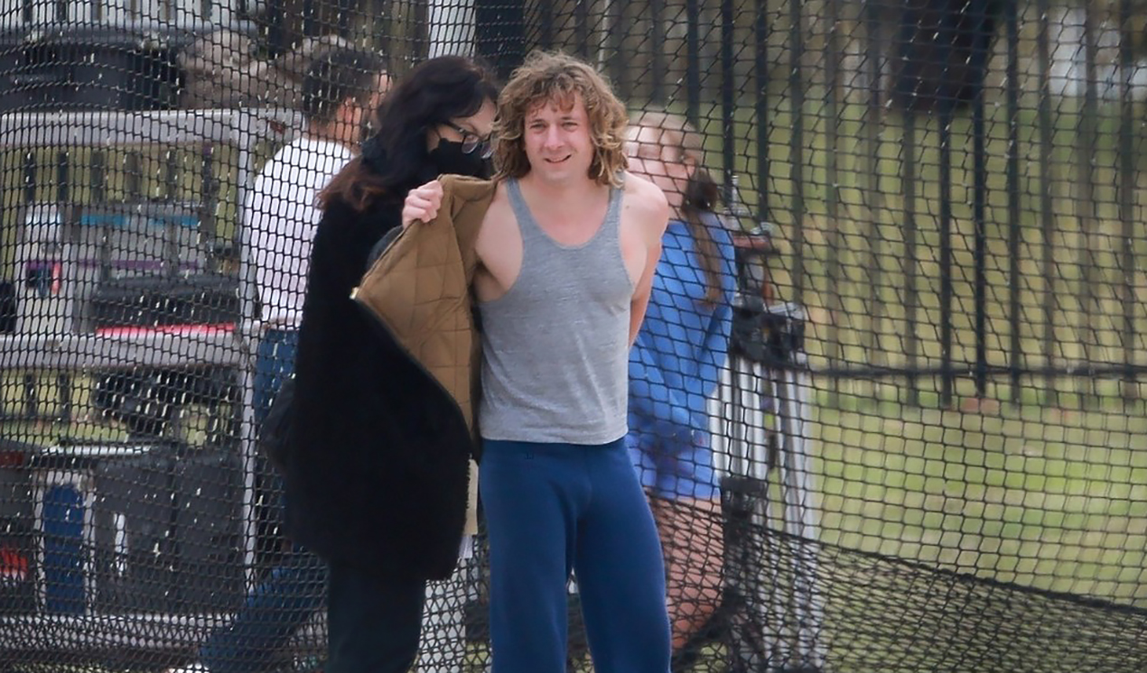 Jeremy Allen White spotted on set at Baton Rouge