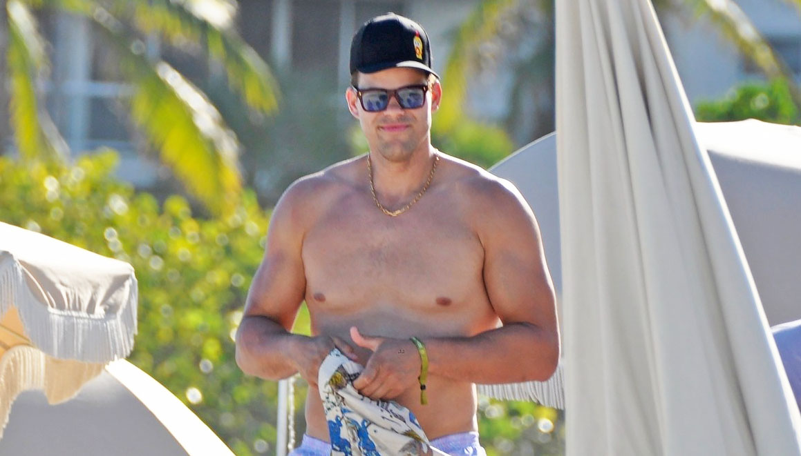 Kris Humphries shirtless walking on Miami beach