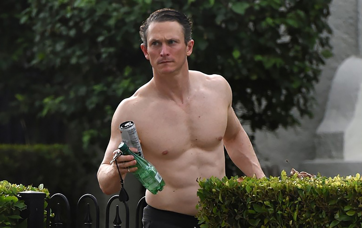 Jonathan Tucker shows off his sweet sweaty chest after workout