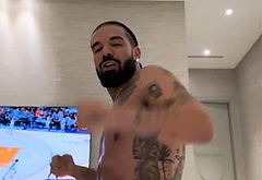 Drake sexy selfie