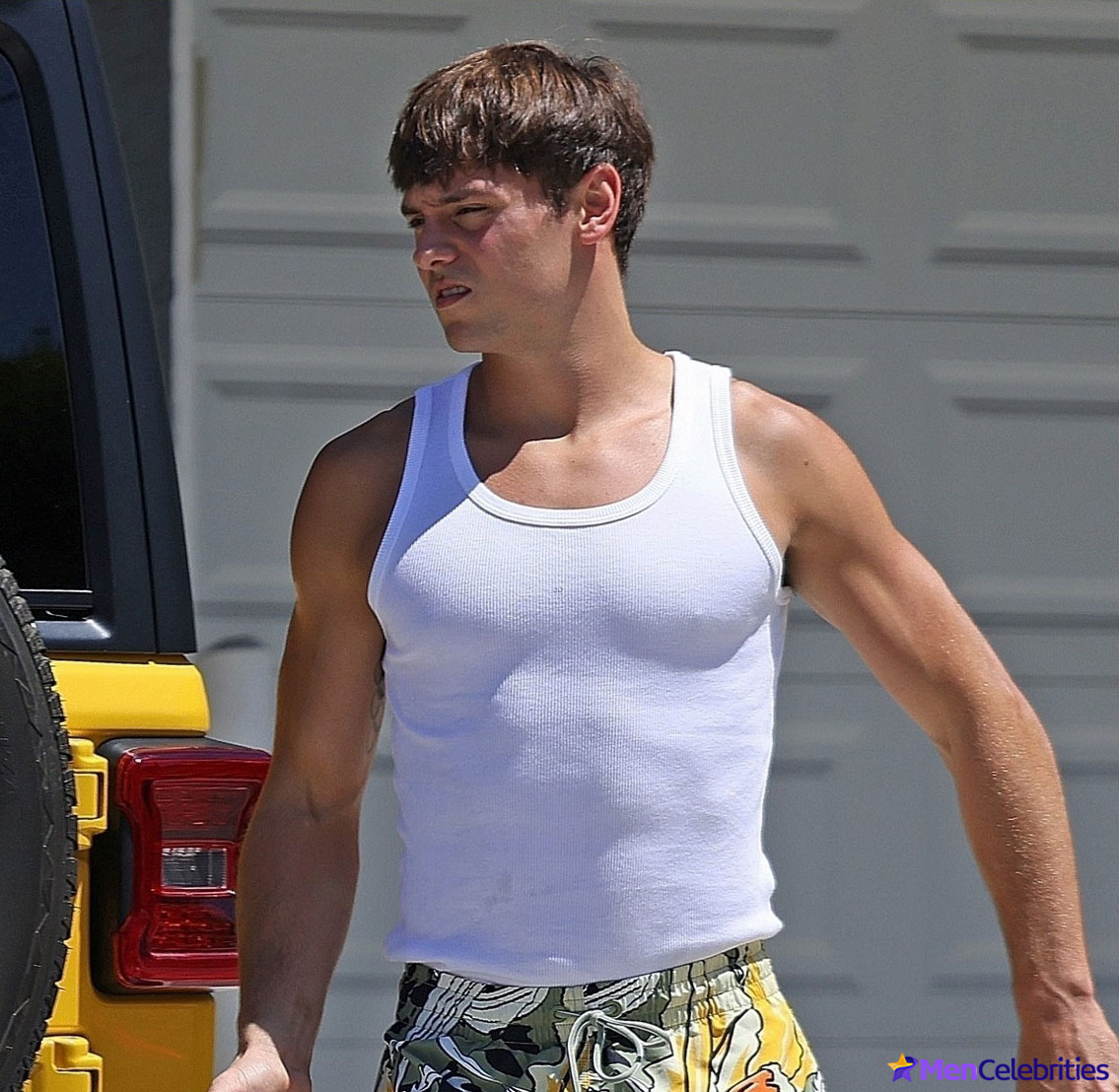 Tom Daley with his husband walking in L.A.